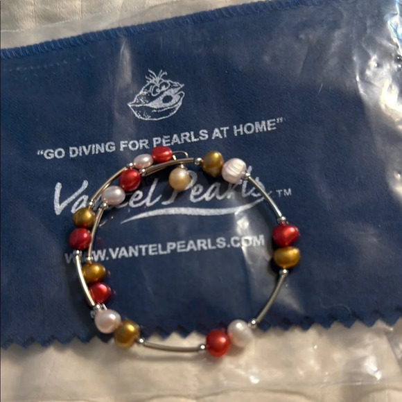 Elegant Multicolor Pearl Bracelet - Picture 3 of 3